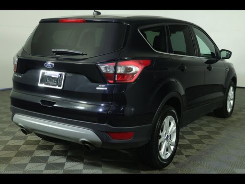 Used 2017 Ford Escape SE image 8