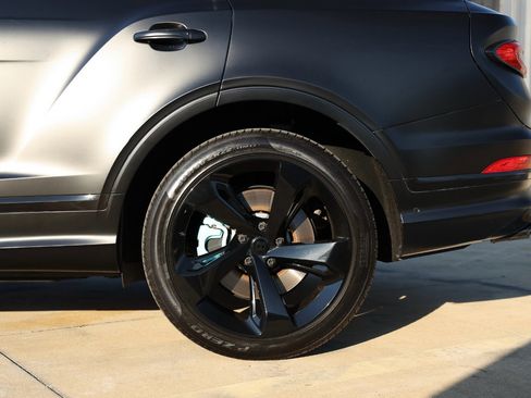 Used 2021 Bentley Bentayga image 31