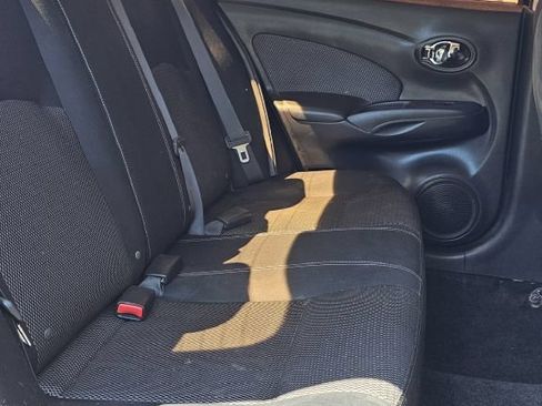 Used 2014 Nissan Versa SV FWD image 10