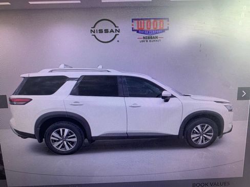 Used 2024 Nissan Pathfinder SL AWD/4WD image 2
