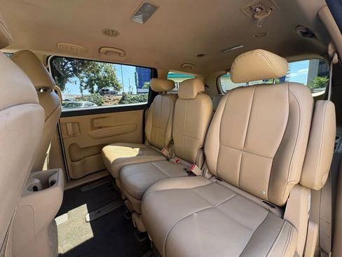 Used 2017 Kia Sedona LX FWD image 13