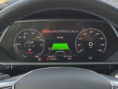 Used 2022 Audi e-tron S Prestige AWD/4WD image 19