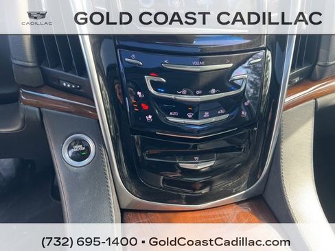 Used 2019 Cadillac Escalade ESV Luxury image 25
