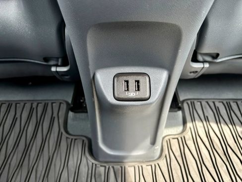 Used 2021 Chevrolet Bolt Premier w/ Infotainment Package FWD image 19