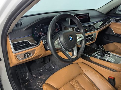Used 2022 BMW 750i xDrive w/ Executive Package AWD/4WD image 13