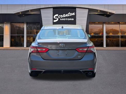 Used 2019 Toyota Camry SE w/ Carpet Mat Package FWD image 4