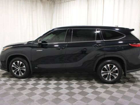 Used 2020 Toyota Highlander XLE AWD/4WD image 34