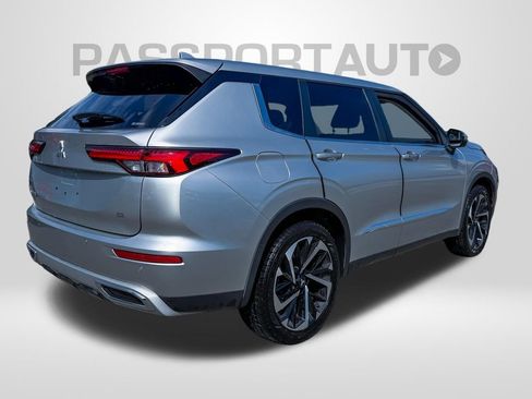 Used 2022 Mitsubishi Outlander SE AWD/4WD image 3