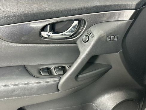 Used 2018 Nissan Rogue SV w/ Premium Package AWD/4WD image 18