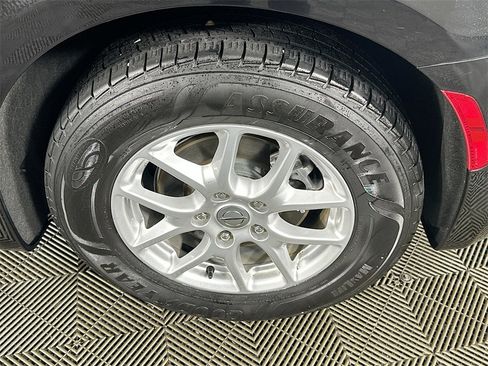 Used 2023 Chrysler Voyager LX image 31