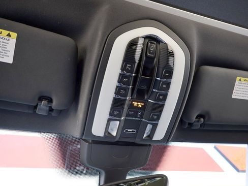 Used 2018 Porsche Cayenne Platinum Edition image 54