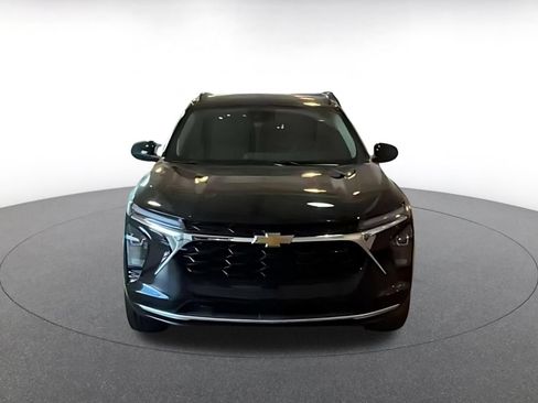 Used 2025 Chevrolet Trax LT w/ LT Convenience Package FWD image 4