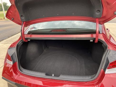Used 2025 Hyundai Elantra Limited FWD image 26