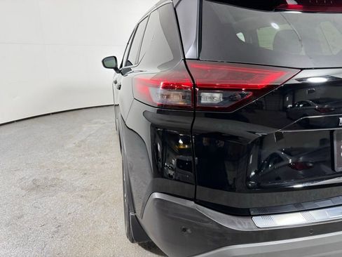 Used 2023 Nissan Rogue SV w/ SV Premium B Package image 9