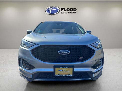 Used 2023 Ford Edge ST image 3