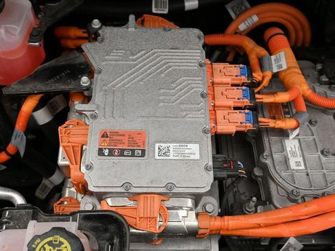 Used 2023 Chevrolet Bolt EUV LT w/ Convenience Package image 39