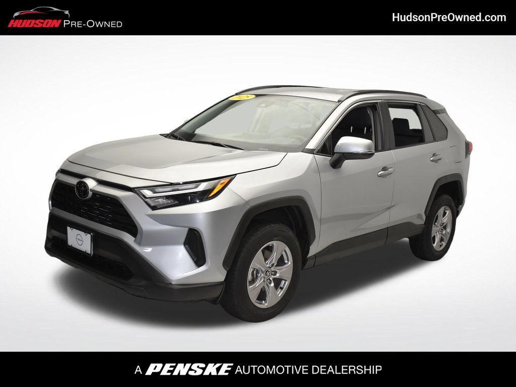 Used 2025 Toyota RAV4 XLE AWD/4WD image 1