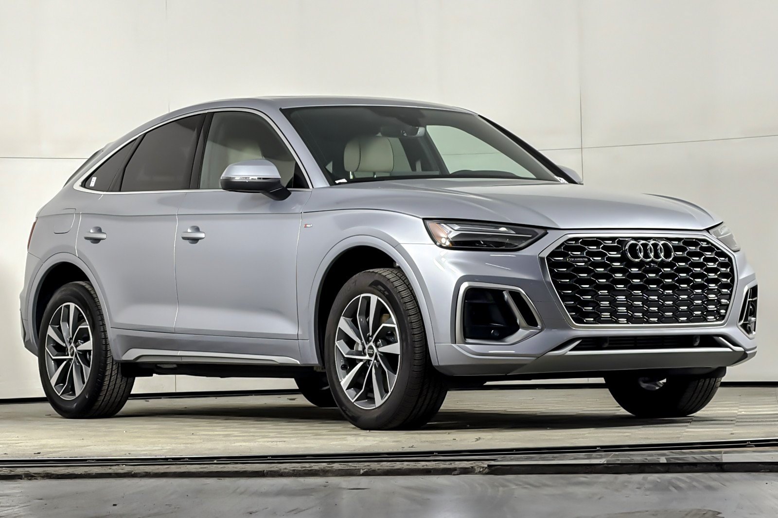Used 2023 Audi Q5 2.0T Premium Plus w/ Premium Plus Package AWD/4WD image 28