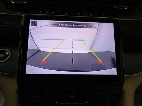 Used 2025 Jeep Grand Cherokee Limited AWD/4WD image 8