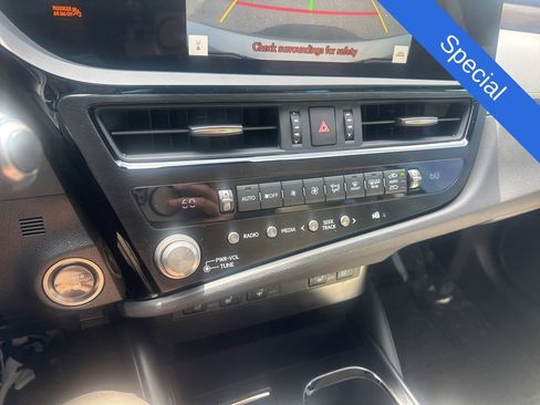 Used 2023 Lexus ES 300h w/ Premium Package FWD image 16