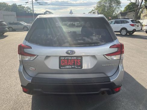 Used 2019 Subaru Forester Premium AWD/4WD image 4