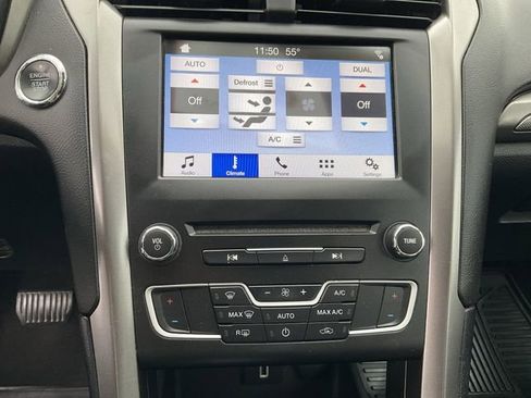Used 2017 Ford Fusion SE w/ Fusion SE Technology Package FWD image 14