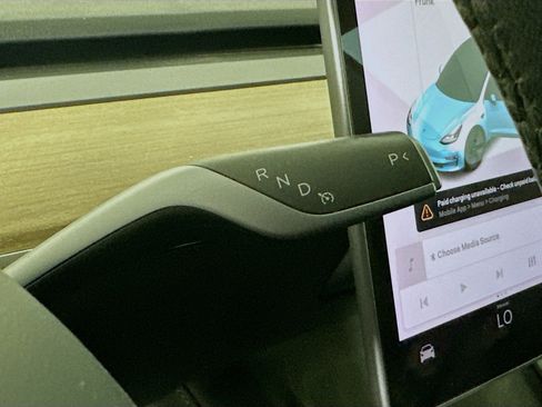 Used 2021 Tesla Model 3 Standard Range image 23