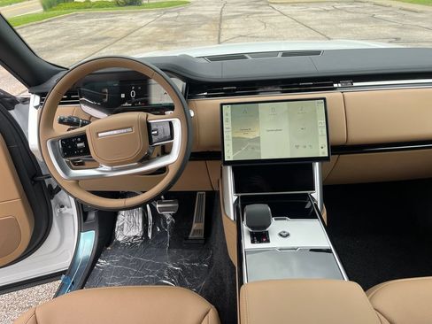 New 2026 Land Rover Range Rover Long Wheelbase SE AWD/4WD image 12