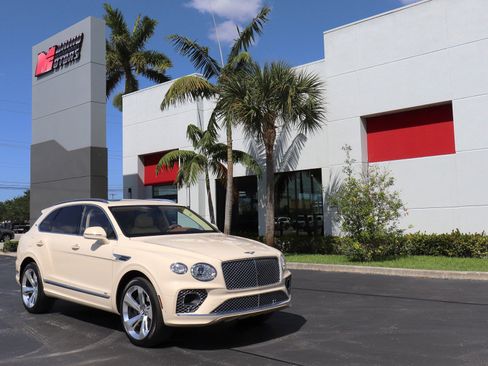Used 2021 Bentley Bentayga AWD/4WD image 1