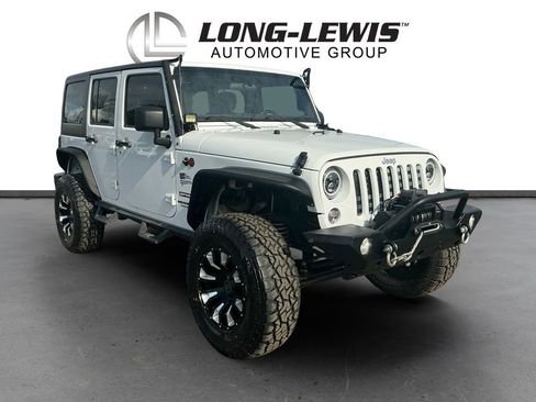 Used 2017 Jeep Wrangler Unlimited Sport w/ Connectivity Group AWD/4WD image 10