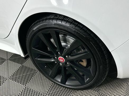 Used 2018 Jaguar XE R-Sport image 38