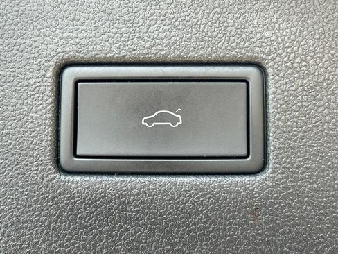 Used 2022 Volkswagen Tiguan SE FWD image 53