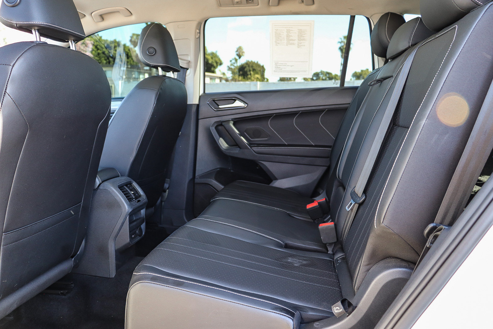 Used 2023 Volkswagen Tiguan SE w/ Panoramic Sunroof Package FWD image 19