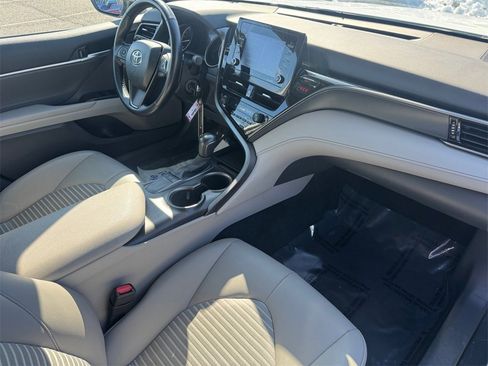 Used 2024 Toyota Camry SE image 19