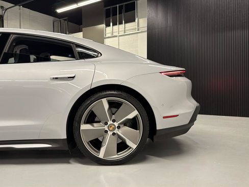 Used 2022 Porsche Taycan RWD image 4