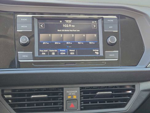 Used 2022 Volkswagen Jetta SE image 24