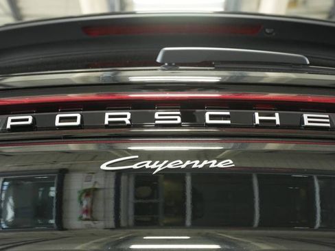 Certified 2025 Porsche Cayenne AWD/4WD image 38