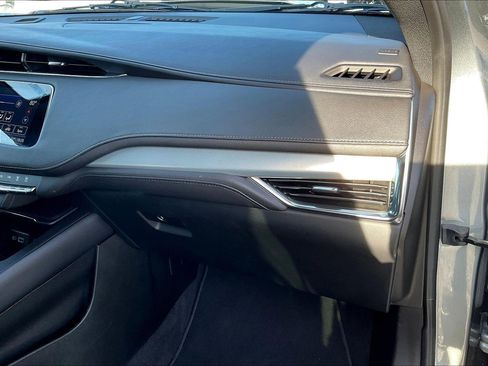 Used 2023 Cadillac XT4 Premium Luxury image 16