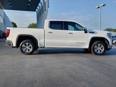 Used 2025 GMC Sierra 1500 SLT AWD/4WD image 2