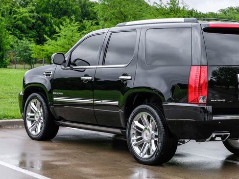 Used 2013 Cadillac Escalade Platinum AWD/4WD image 15