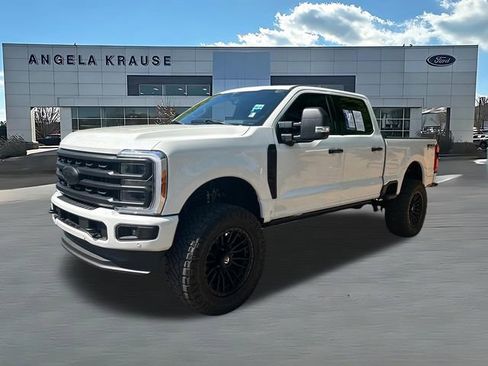 Used 2023 Ford F250 Platinum w/ FX4 Off-Road Package AWD/4WD image 3