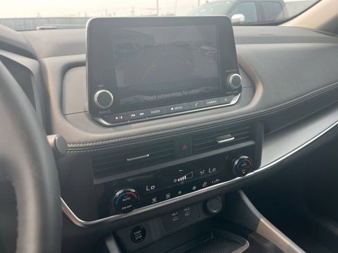 Used 2025 Nissan Rogue SV AWD/4WD image 20