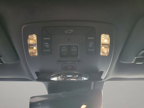 Used 2023 Toyota Sienna Platinum image 43