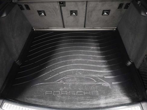 Used 2020 Porsche Macan AWD/4WD image 41