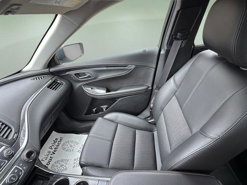 Used 2016 Chevrolet Impala LT w/ Convenience Package image 16