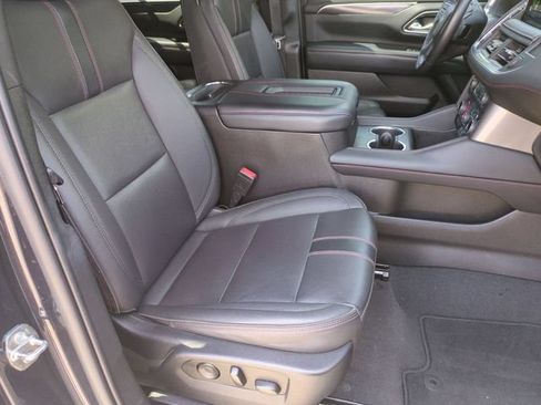 Used 2022 Chevrolet Suburban RST w/ Luxury Package AWD/4WD image 18