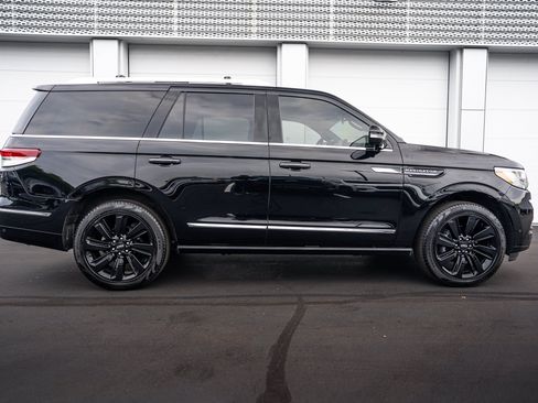 Used 2023 Lincoln Navigator Reserve AWD/4WD image 3