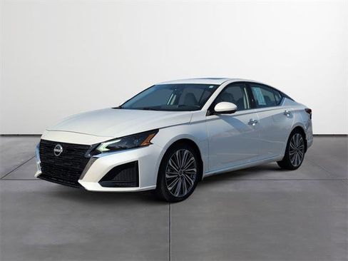 Used 2025 Nissan Altima 2.5 SL image 2