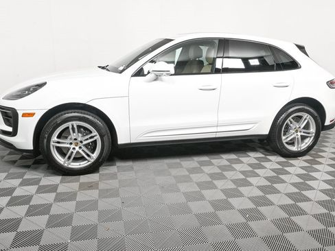 Certified 2025 Porsche Macan image 2