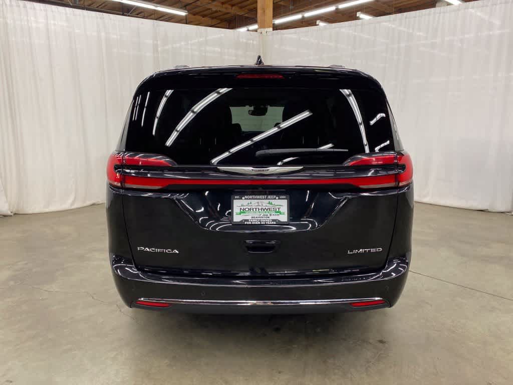Used 2023 Chrysler Pacifica Limited FWD image 5